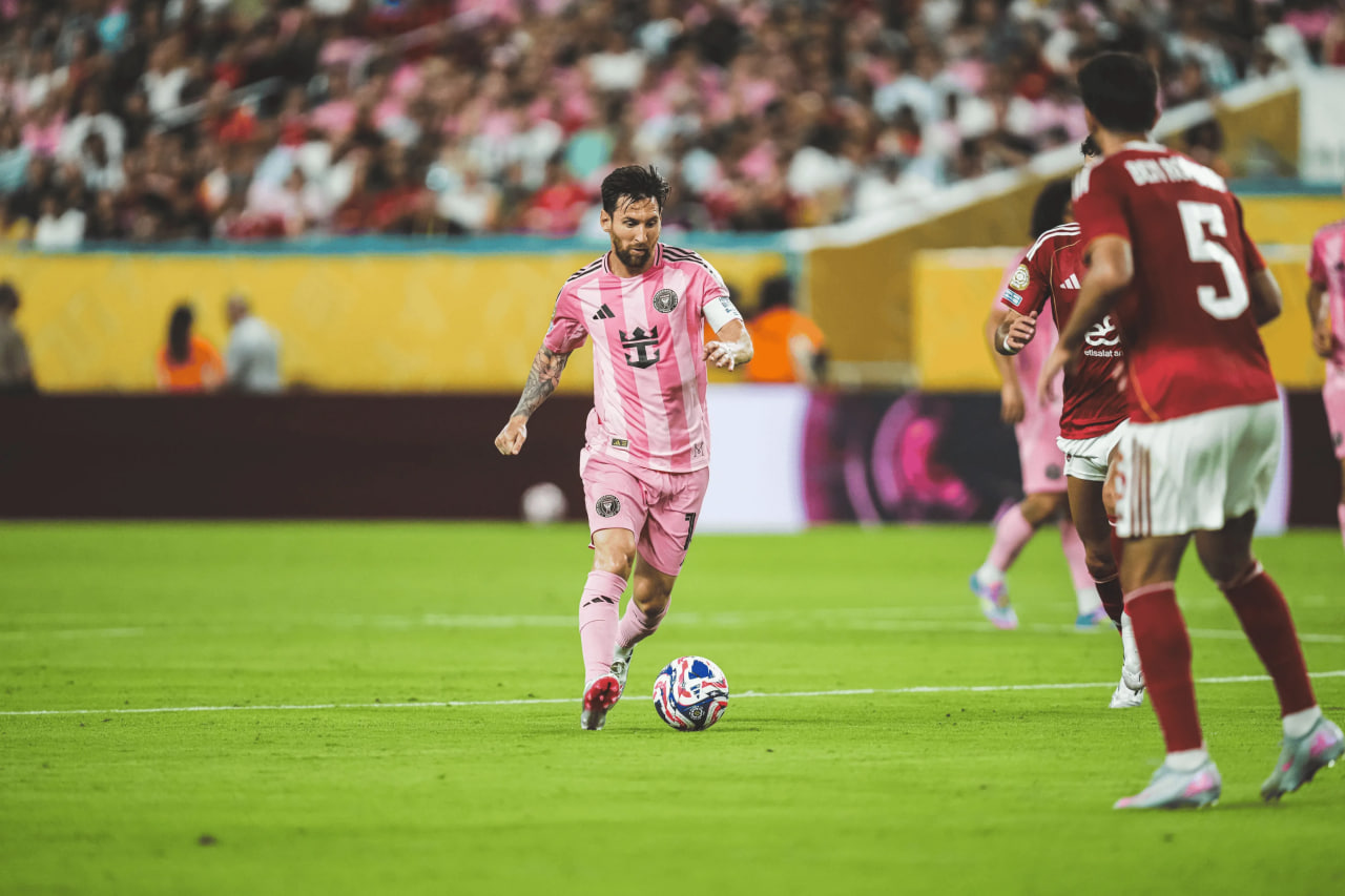 世俱杯：开罗0-0迈阿密，梅西两度中框，乌斯塔里扑点